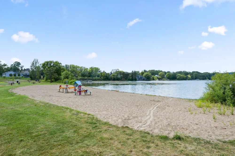 1880 Shady Beach Avenue Roseville, MN 55113