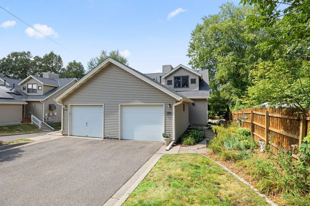 1880 Shady Beach Avenue Roseville, MN 55113