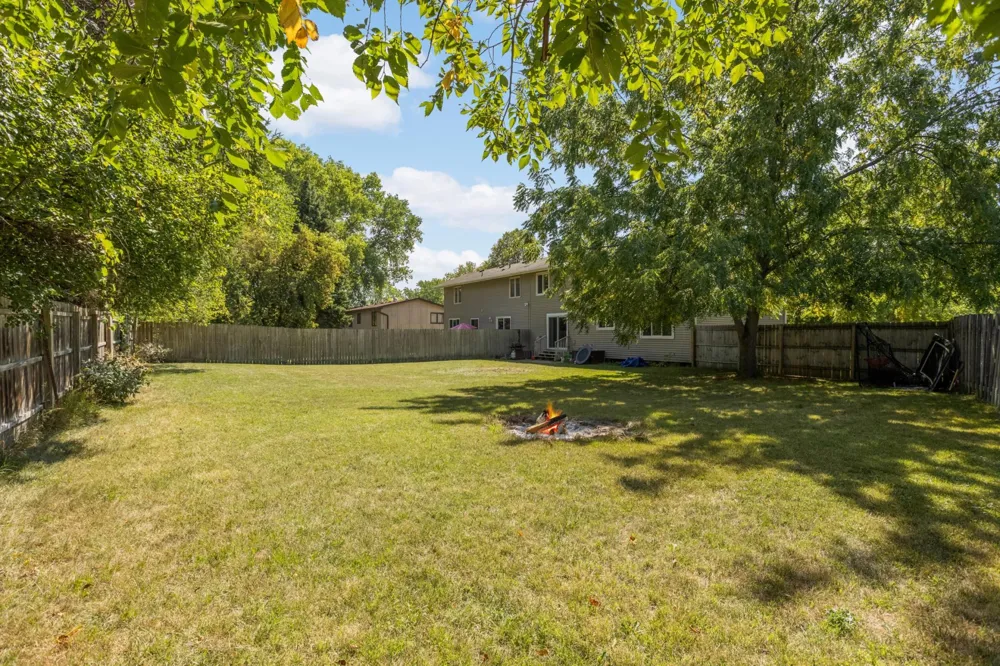 2704 Rolling Oaks Road Burnsville, MN 55337