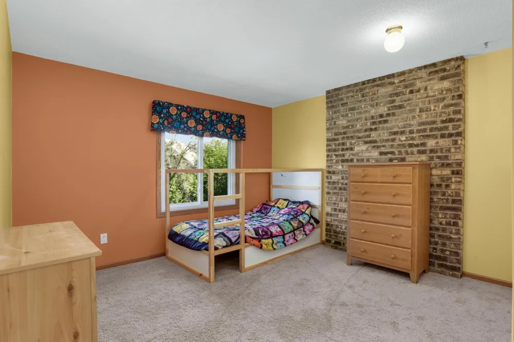 2704 Rolling Oaks Road Burnsville, MN 55337