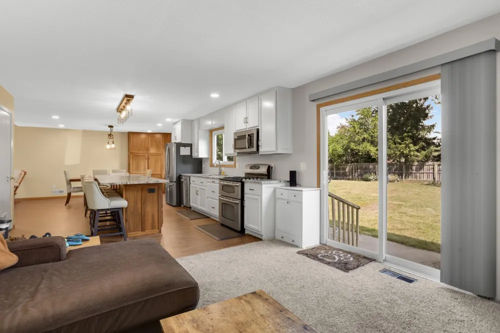 2704 Rolling Oaks Road Burnsville, MN 55337