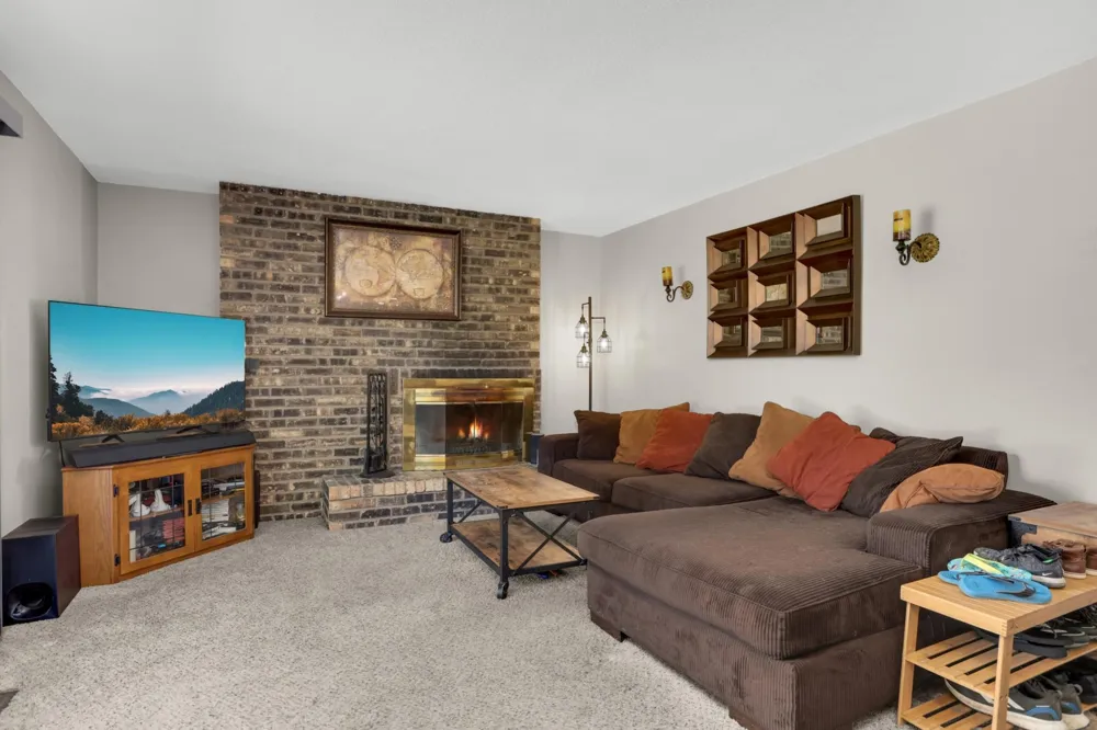 2704 Rolling Oaks Road Burnsville, MN 55337