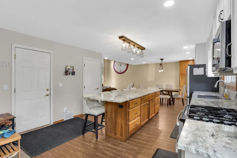 2704 Rolling Oaks Road Burnsville, MN 55337