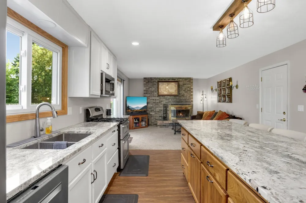 2704 Rolling Oaks Road Burnsville, MN 55337