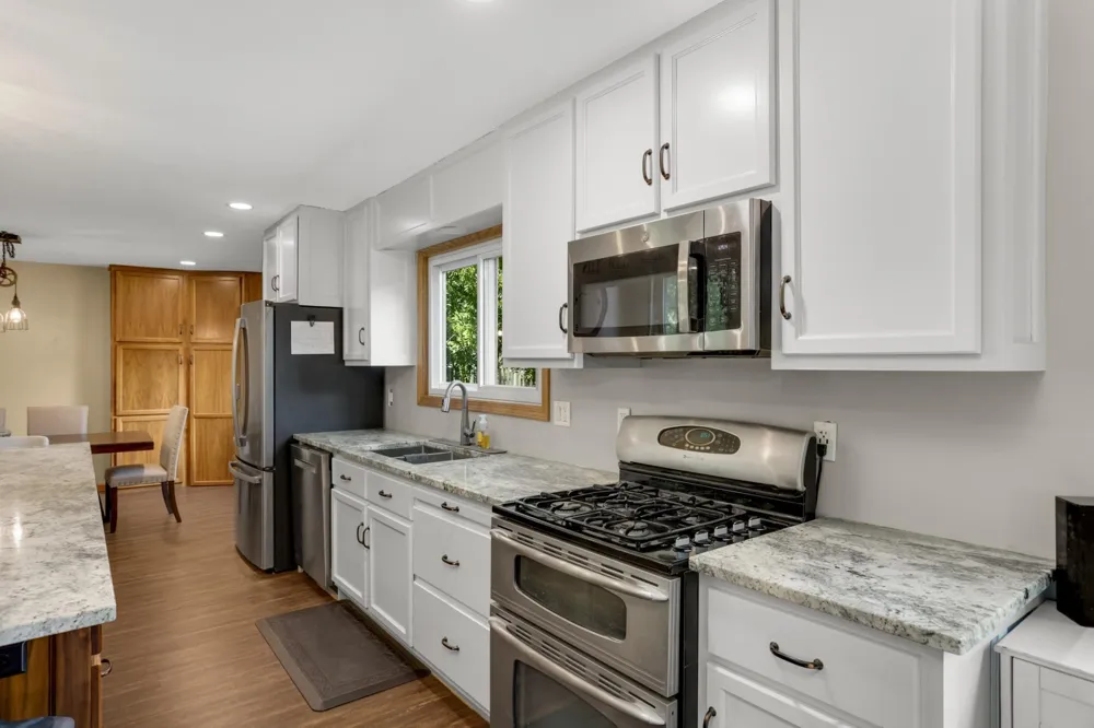 2704 Rolling Oaks Road Burnsville, MN 55337