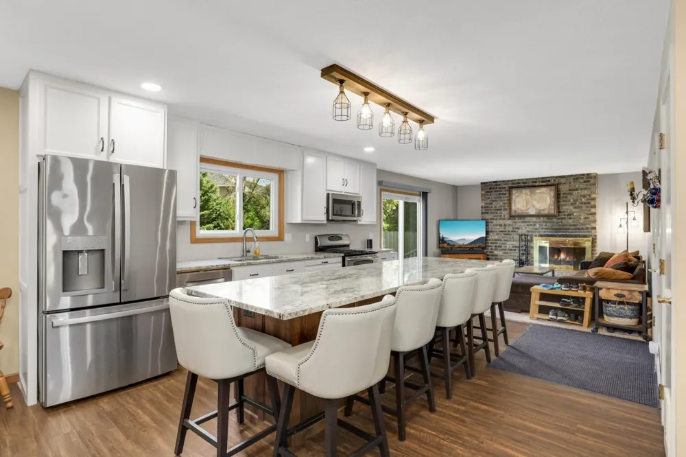 2704 Rolling Oaks Road Burnsville, MN 55337
