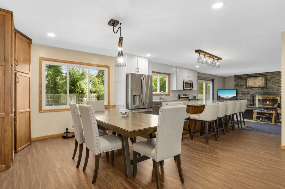 2704 Rolling Oaks Road Burnsville, MN 55337