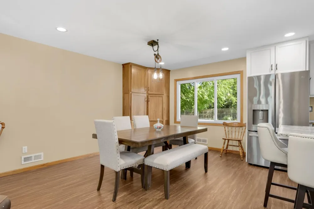 2704 Rolling Oaks Road Burnsville, MN 55337