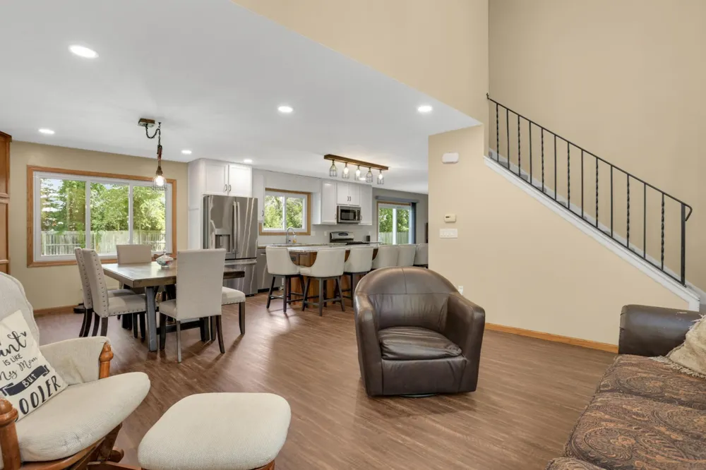 2704 Rolling Oaks Road Burnsville, MN 55337