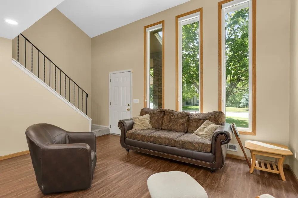 2704 Rolling Oaks Road Burnsville, MN 55337