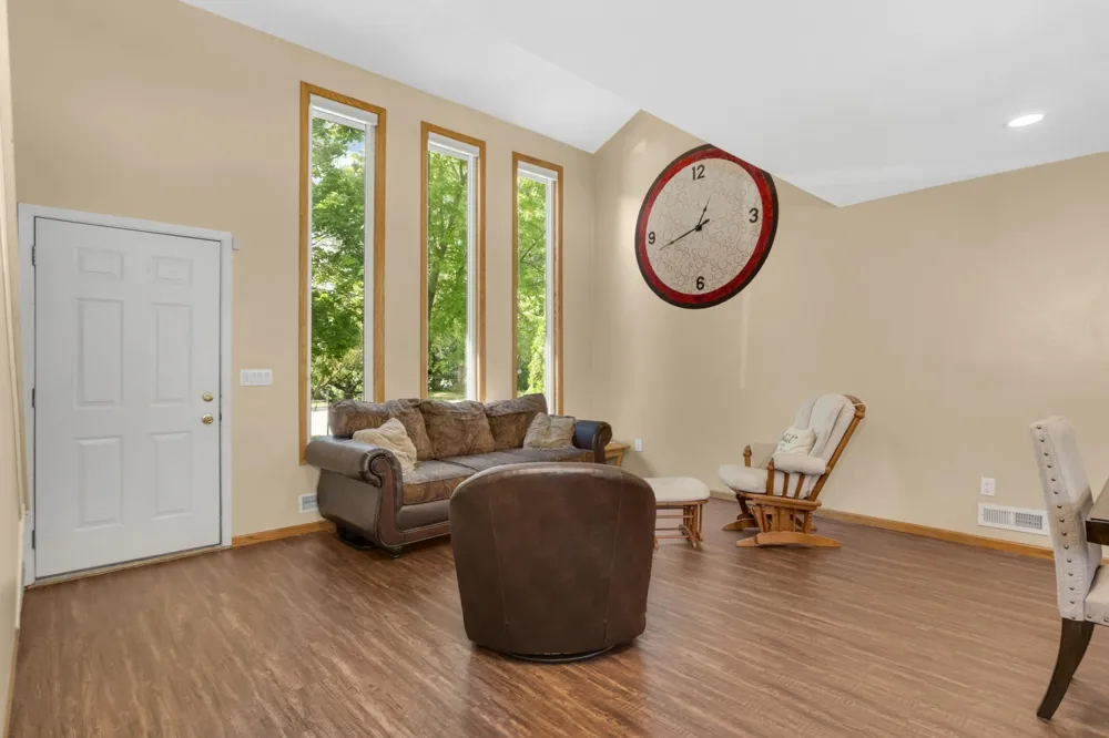 2704 Rolling Oaks Road Burnsville, MN 55337