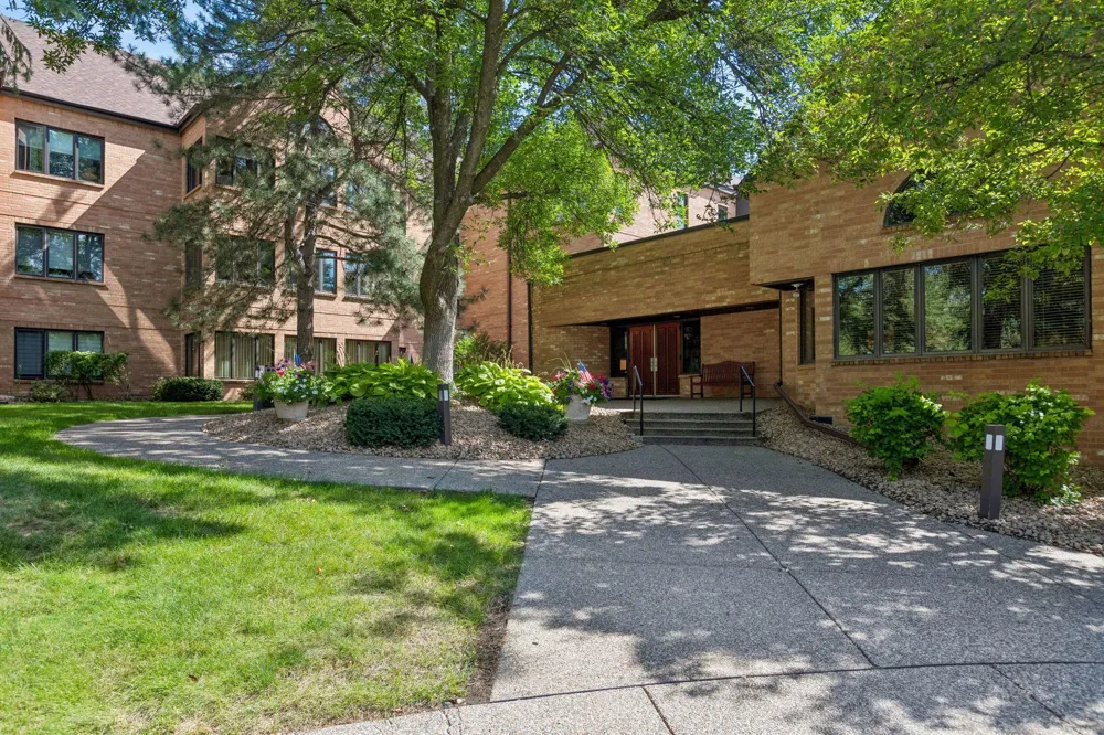 1830 Eagle Ridge Drive #3001 Mendota Heights, MN 55118
