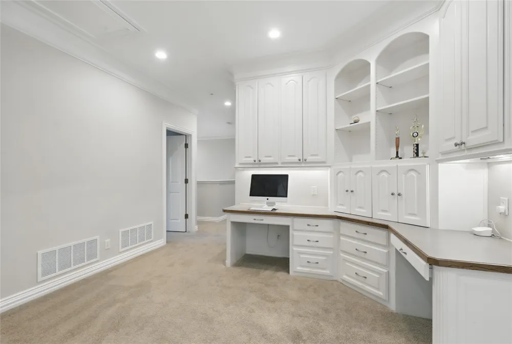 6800 Oak Hill Drive Fort Worth, TX 76132