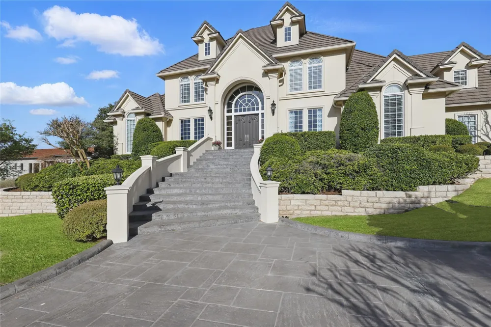 6800 Oak Hill Drive Fort Worth, TX 76132