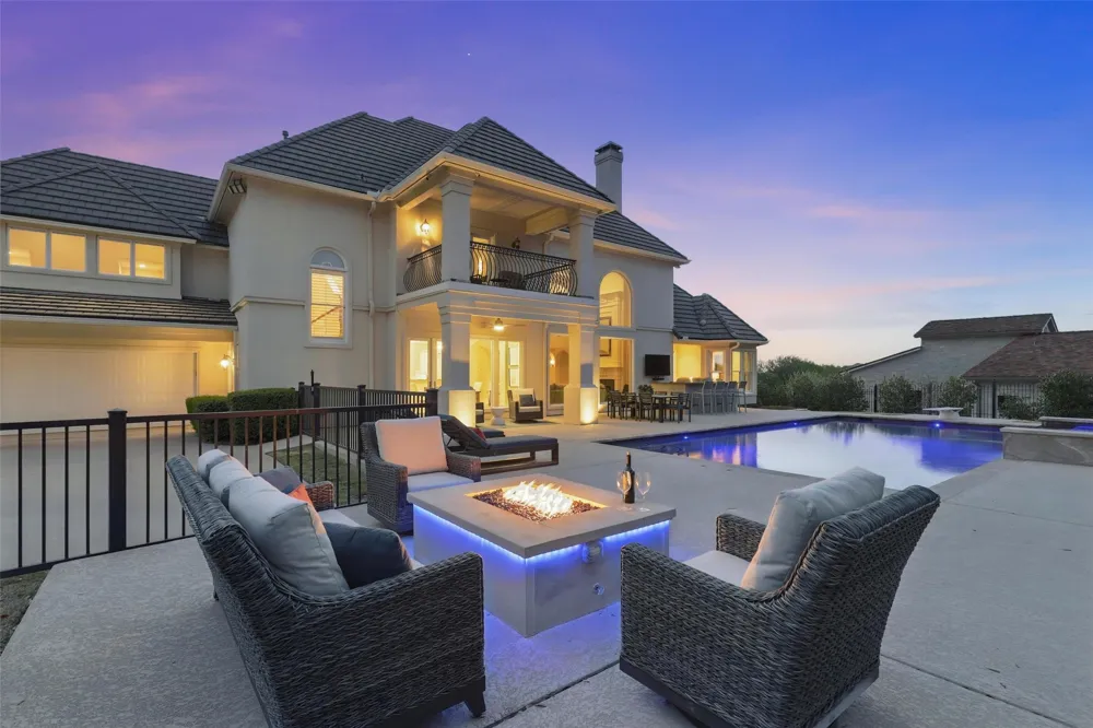 6800 Oak Hill Drive Fort Worth, TX 76132