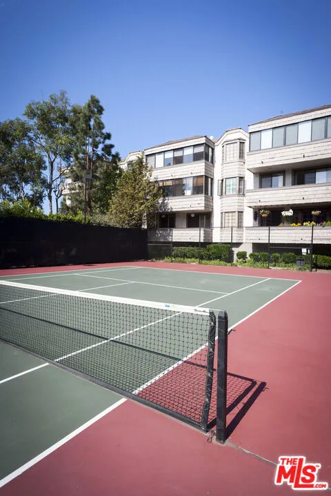 310 Tahiti Way #106 Marina del Rey, CA 90292