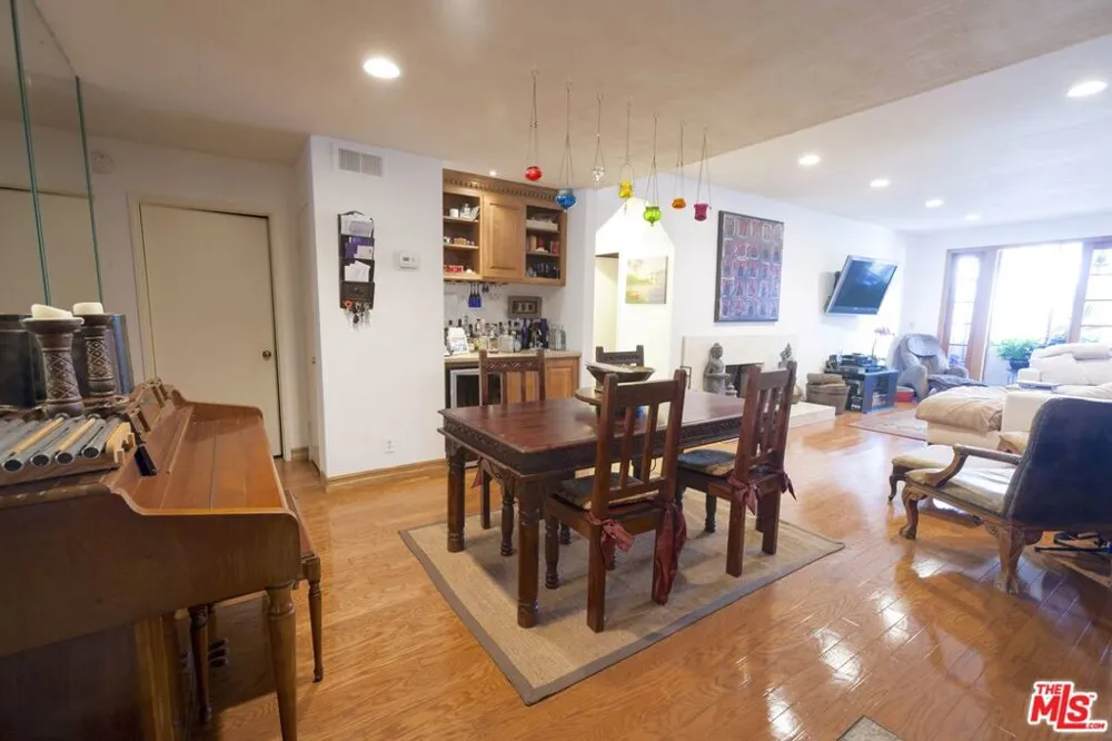 310 Tahiti Way #106 Marina del Rey, CA 90292