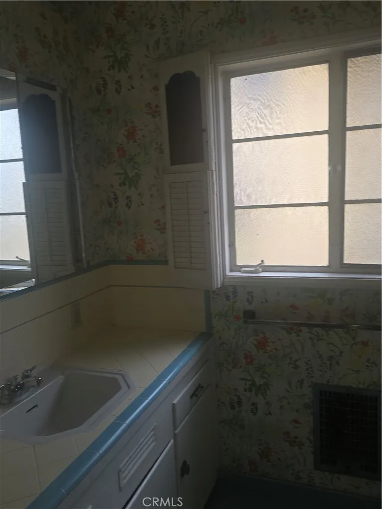 1760 Grandview Glendale, CA 91201
