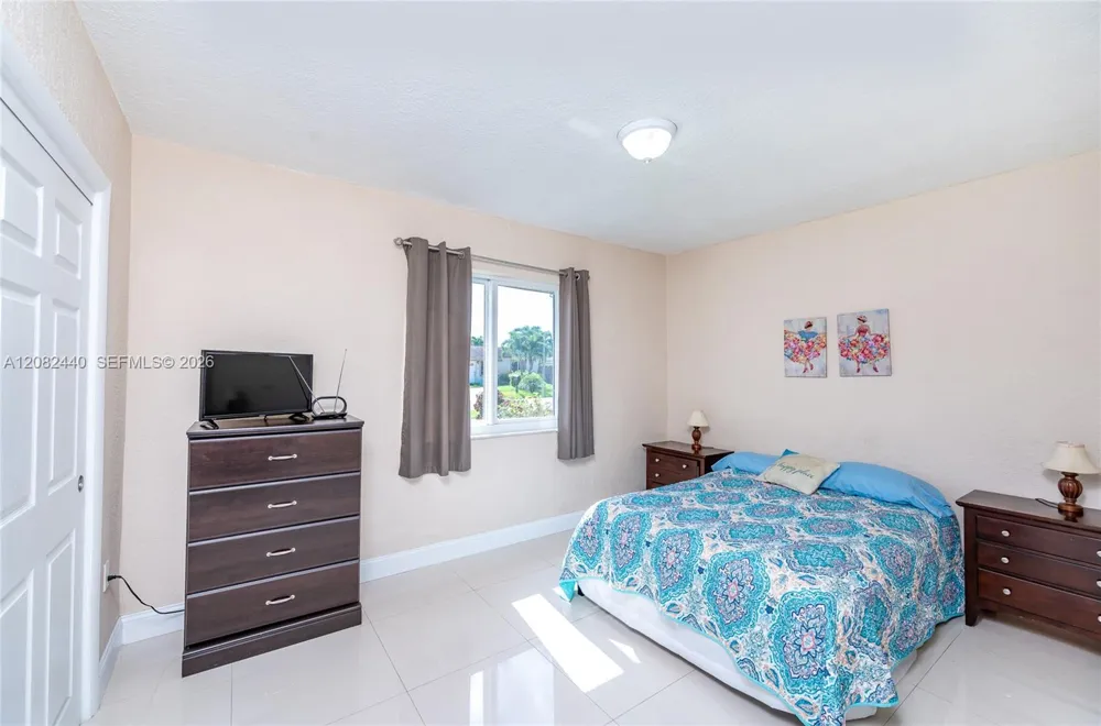 1020 SW 73rd Pl Miami, FL 33144