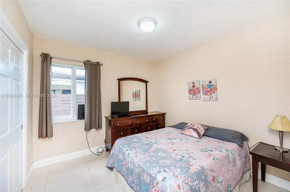 1020 SW 73rd Pl Miami, FL 33144