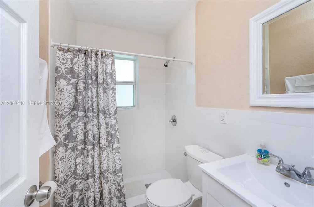 1020 SW 73rd Pl Miami, FL 33144