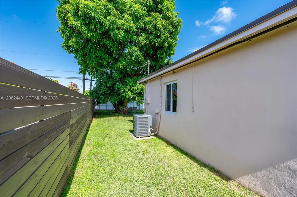 1020 SW 73rd Pl Miami, FL 33144