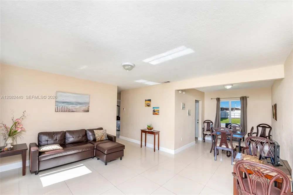 1020 SW 73rd Pl Miami, FL 33144