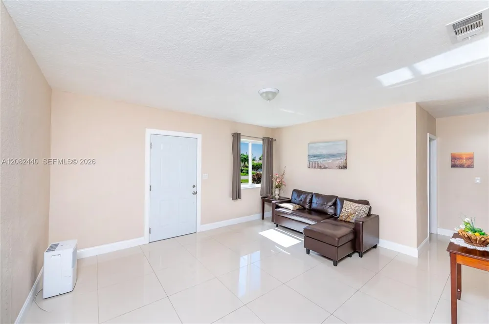 1020 SW 73rd Pl Miami, FL 33144