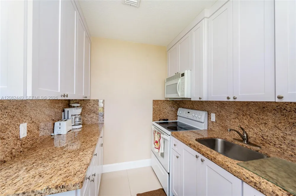1020 SW 73rd Pl Miami, FL 33144