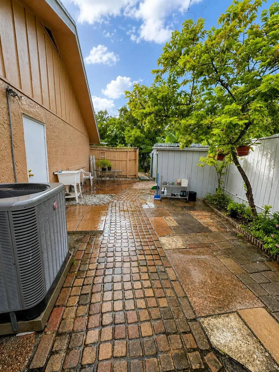 1412 SW 75TH AVENUE North Lauderdale, FL 33068
