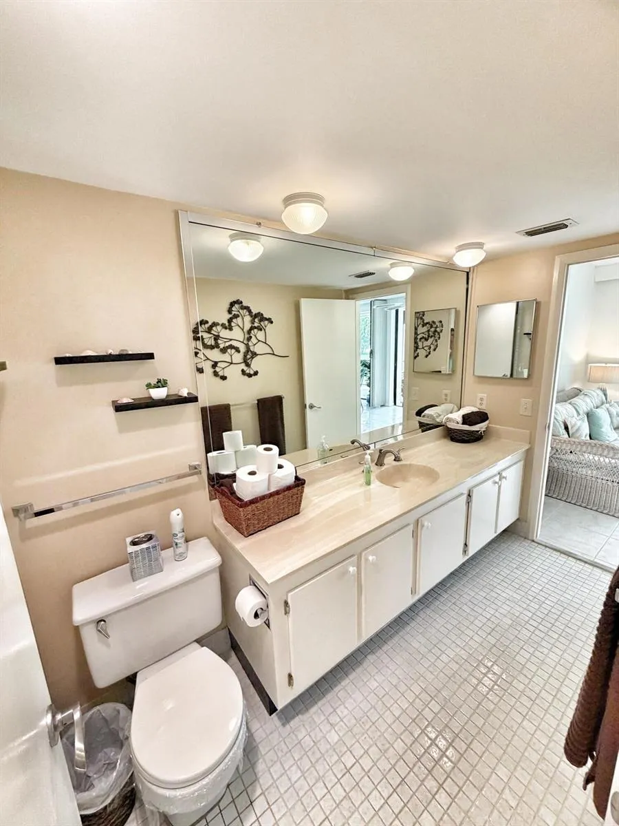 3452 NE Causeway Boulevard #102 Hutchinson Island, FL 34957