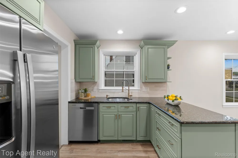 3323 Gardner Avenue Berkley City, MI 48072