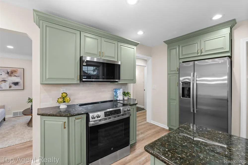 3323 Gardner Avenue Berkley City, MI 48072