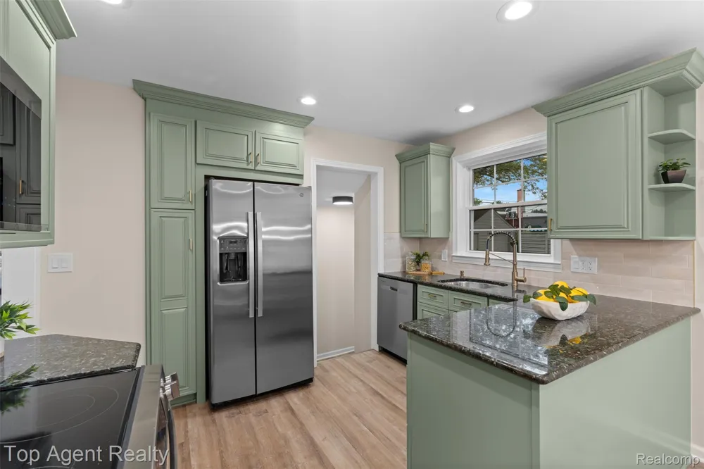 3323 Gardner Avenue Berkley City, MI 48072