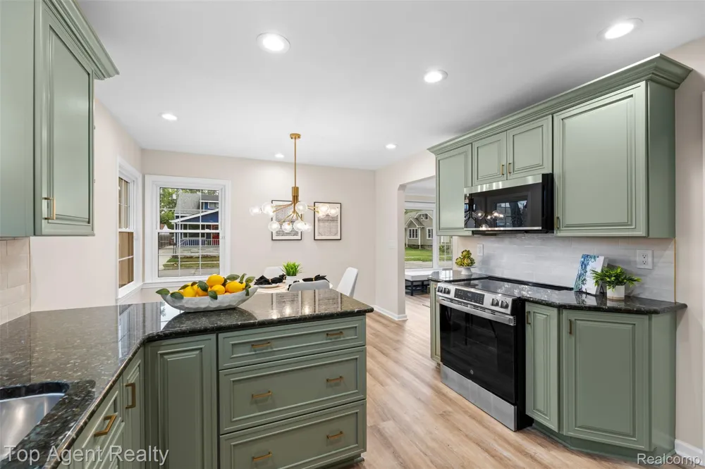 3323 Gardner Avenue Berkley City, MI 48072