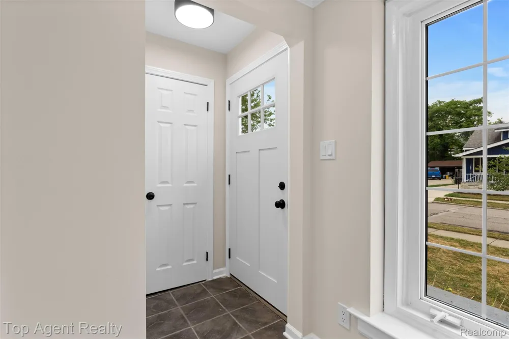 3323 Gardner Avenue Berkley City, MI 48072