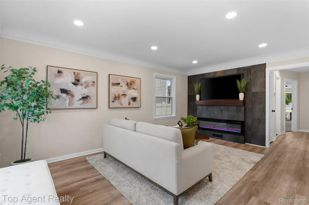3323 Gardner Avenue Berkley City, MI 48072
