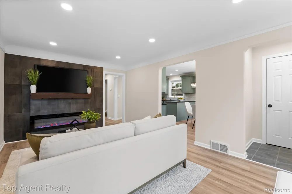 3323 Gardner Avenue Berkley City, MI 48072