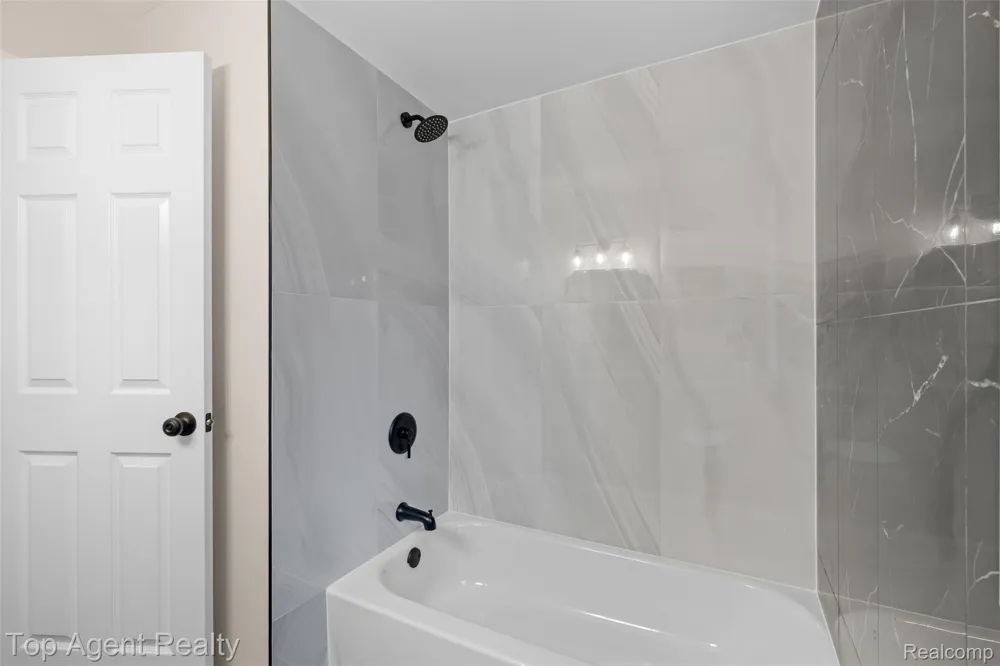 3323 Gardner Avenue Berkley City, MI 48072