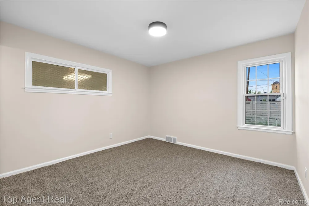 3323 Gardner Avenue Berkley City, MI 48072