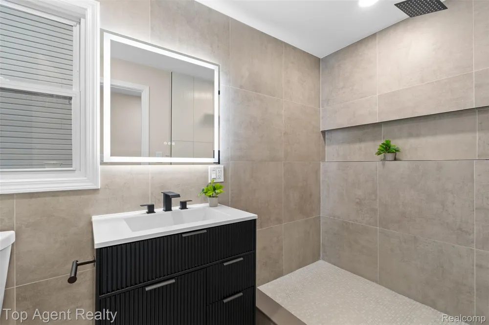 3323 Gardner Avenue Berkley City, MI 48072