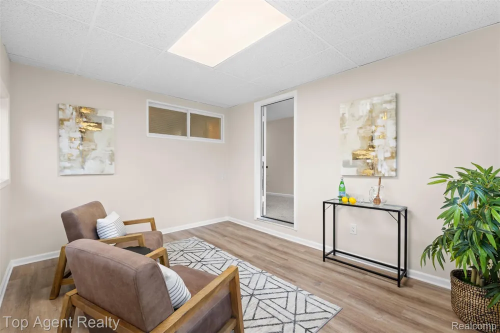 3323 Gardner Avenue Berkley City, MI 48072