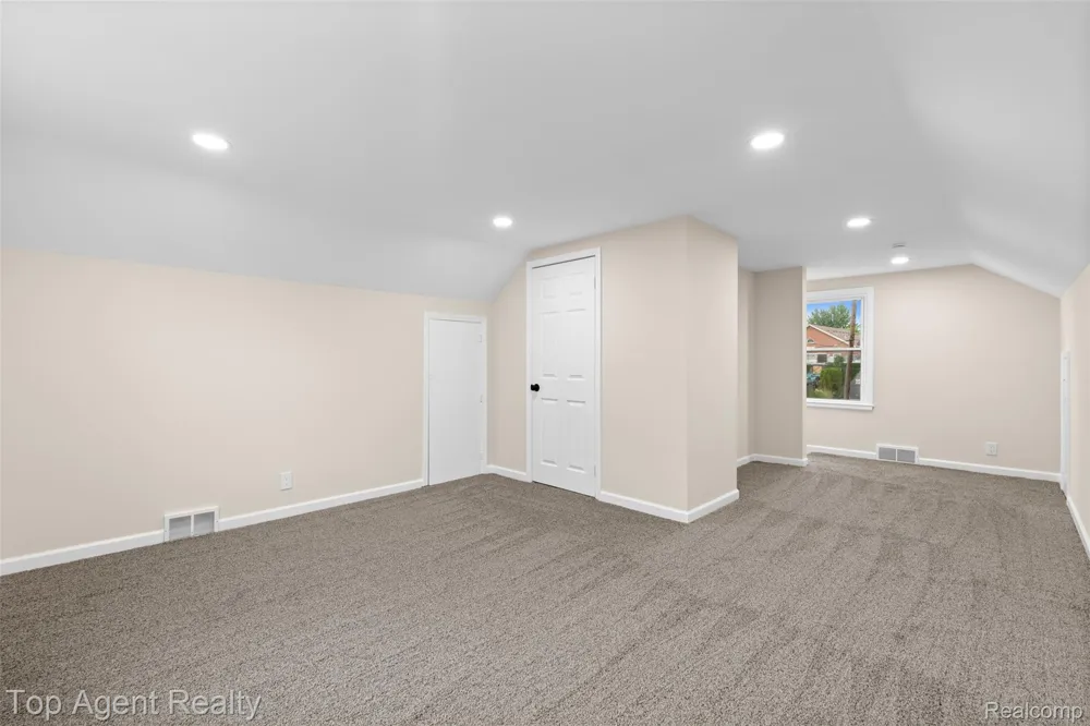 3323 Gardner Avenue Berkley City, MI 48072