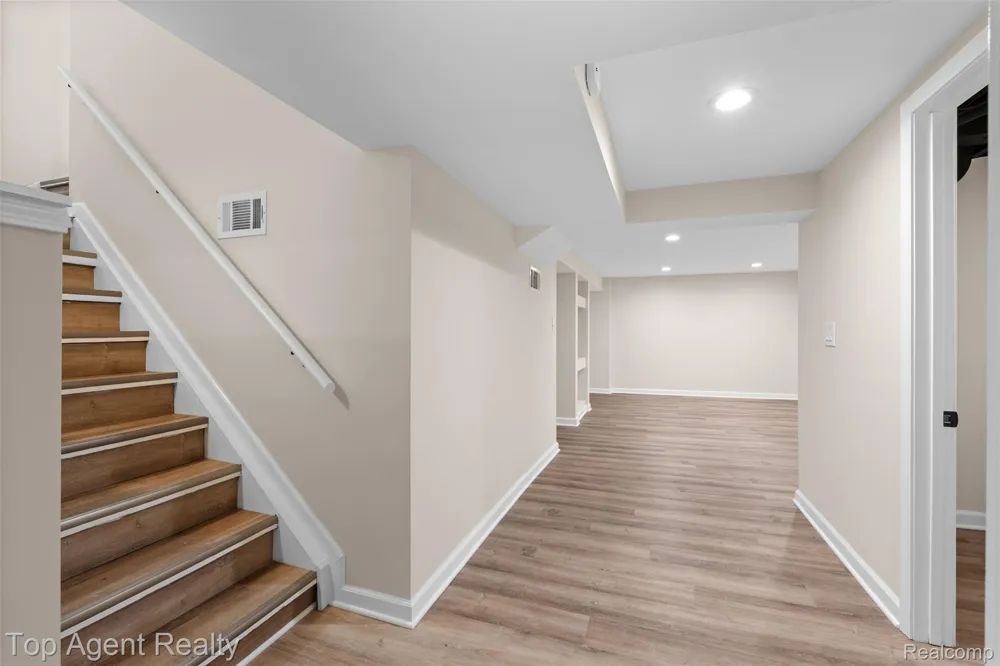 3323 Gardner Avenue Berkley City, MI 48072