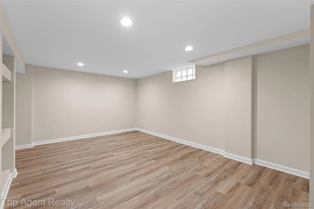 3323 Gardner Avenue Berkley City, MI 48072