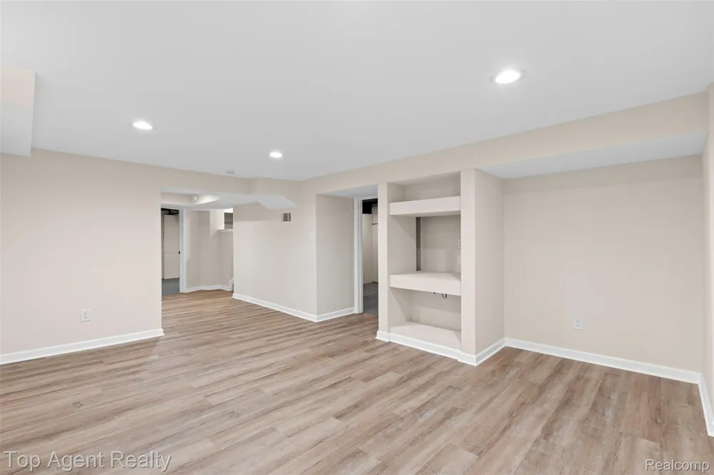 3323 Gardner Avenue Berkley City, MI 48072
