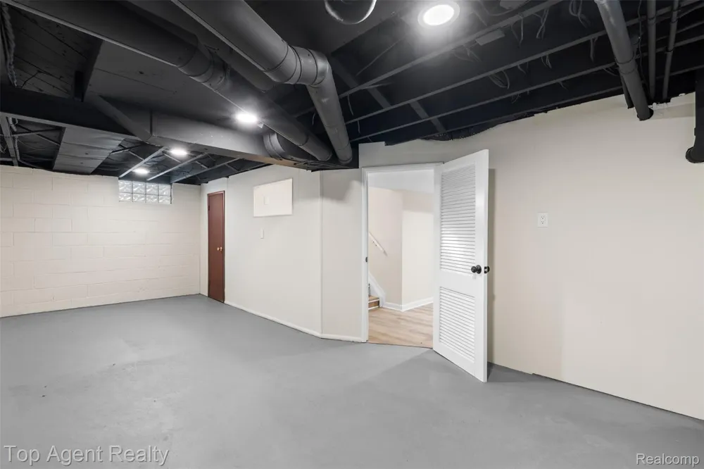 3323 Gardner Avenue Berkley City, MI 48072