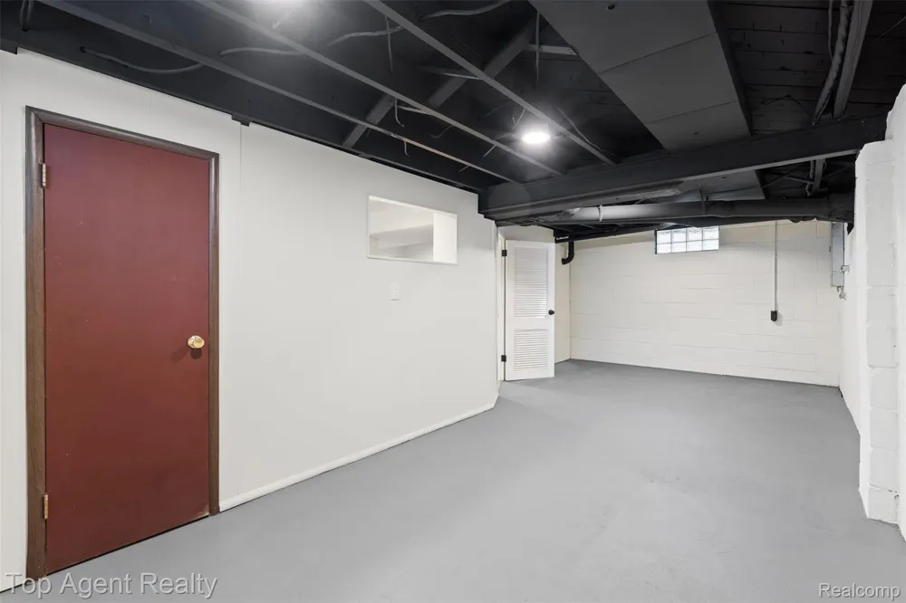 3323 Gardner Avenue Berkley City, MI 48072