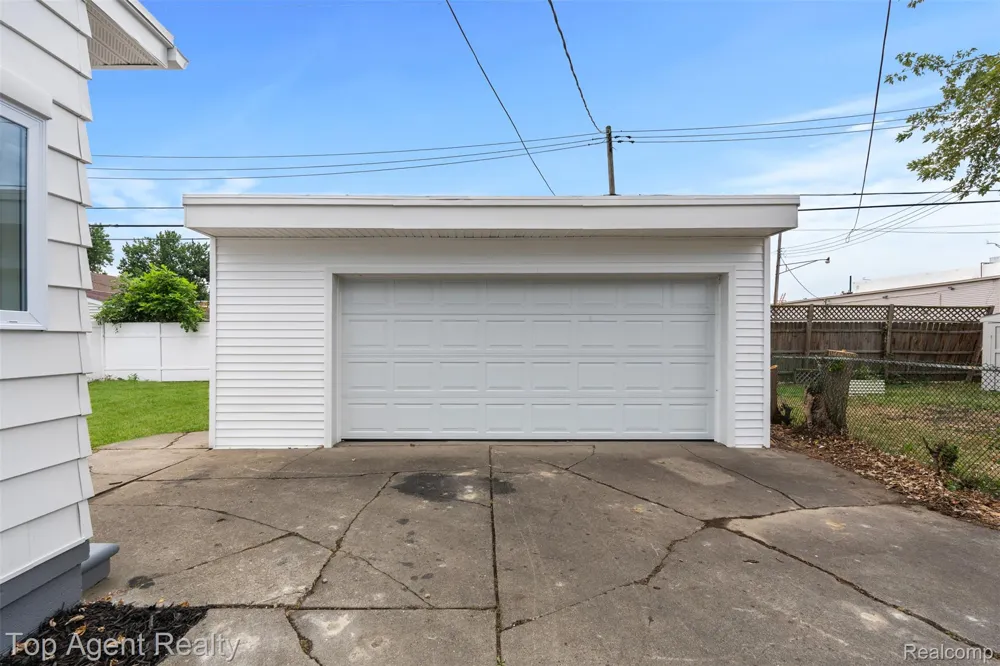 3323 Gardner Avenue Berkley City, MI 48072