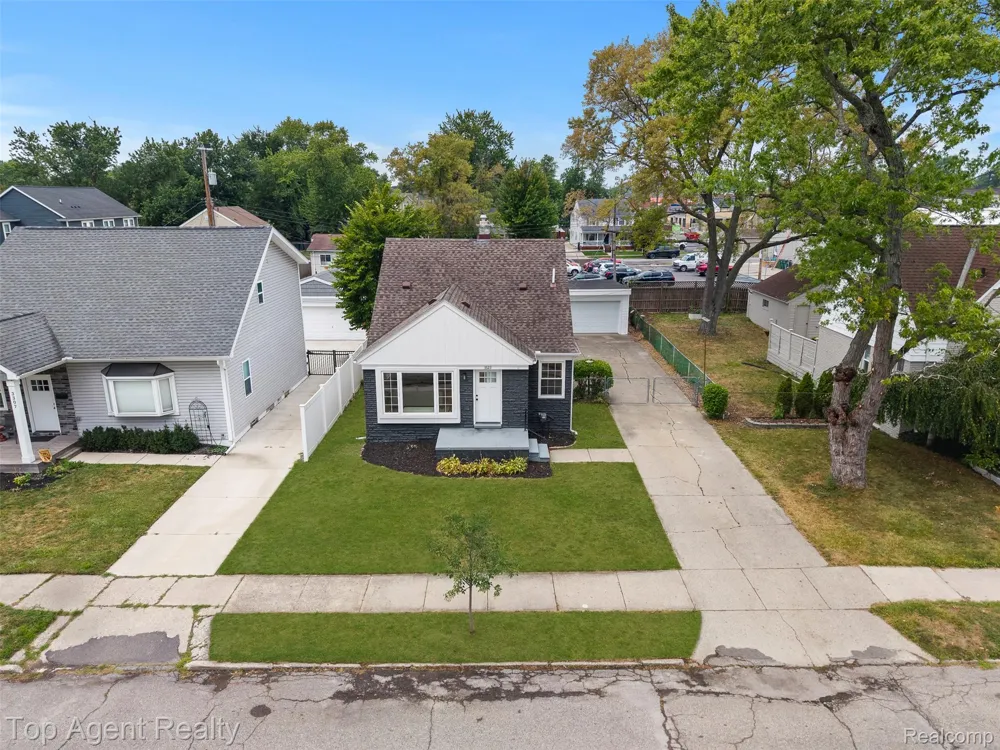 3323 Gardner Avenue Berkley City, MI 48072